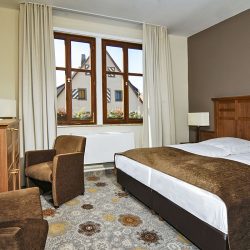 burggartenpalais-zimmer-beigebraun